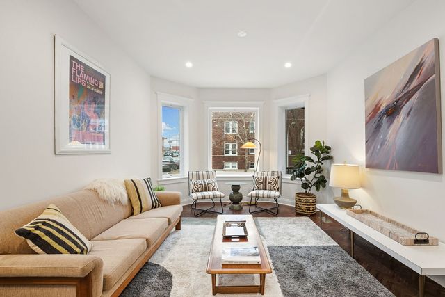 3354 N Whipple Street 1F, Chicago, IL 60618