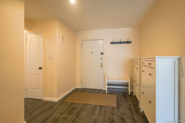 209-15 18th Avenue 3E, Bayside, NY 11360