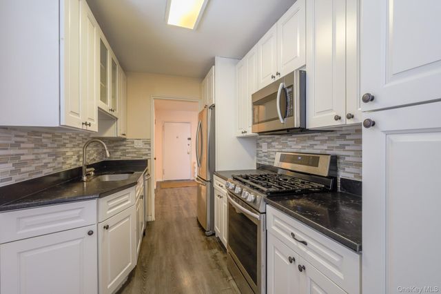 209-15 18th Avenue 3E, Bayside, NY 11360