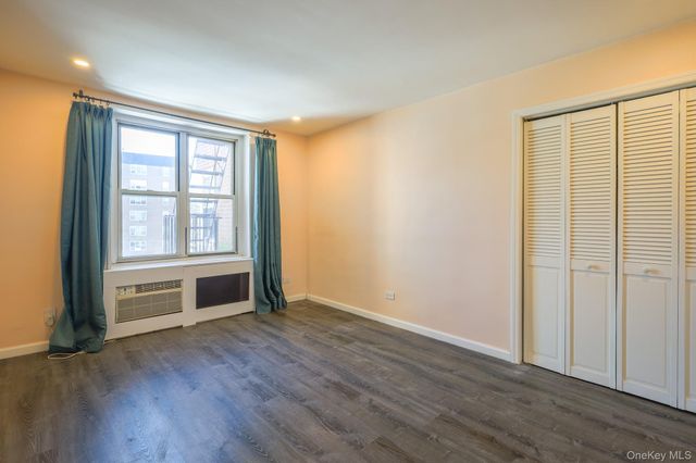 209-15 18th Avenue 3E, Bayside, NY 11360