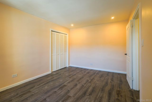 209-15 18th Avenue 3E, Bayside, NY 11360