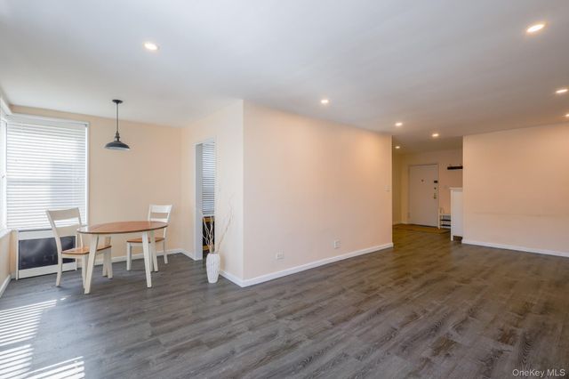 209-15 18th Avenue 3E, Bayside, NY 11360