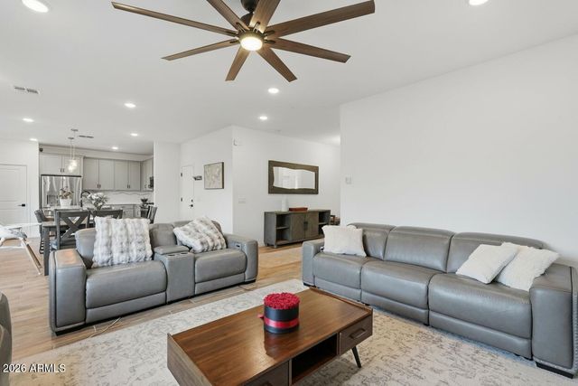 9240 E SEQUENCE Avenue, Mesa, AZ 85212