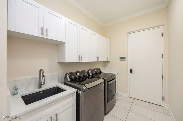 5025 Maxwell CIR 2, Naples, FL 34105