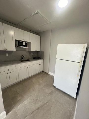 1283 Wynnewood Dr Drive, West Palm Beach, FL 33417