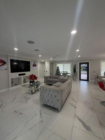 1283 Wynnewood Dr Drive, West Palm Beach, FL 33417