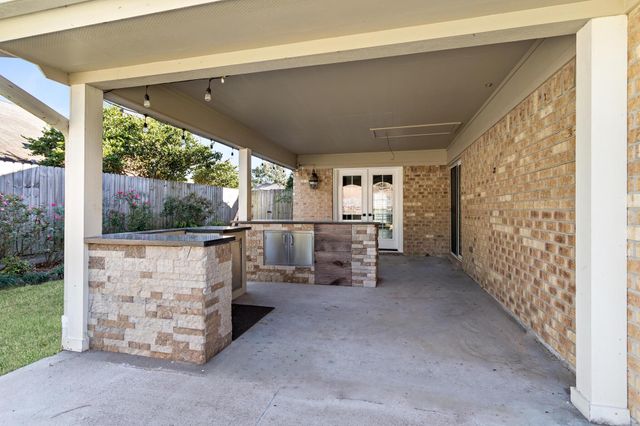 2208 Spring Oak Lane, Orange, TX 77632