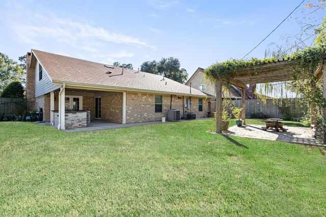 2208 Spring Oak Lane, Orange, TX 77632