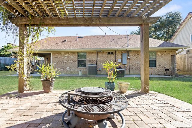 2208 Spring Oak Lane, Orange, TX 77632