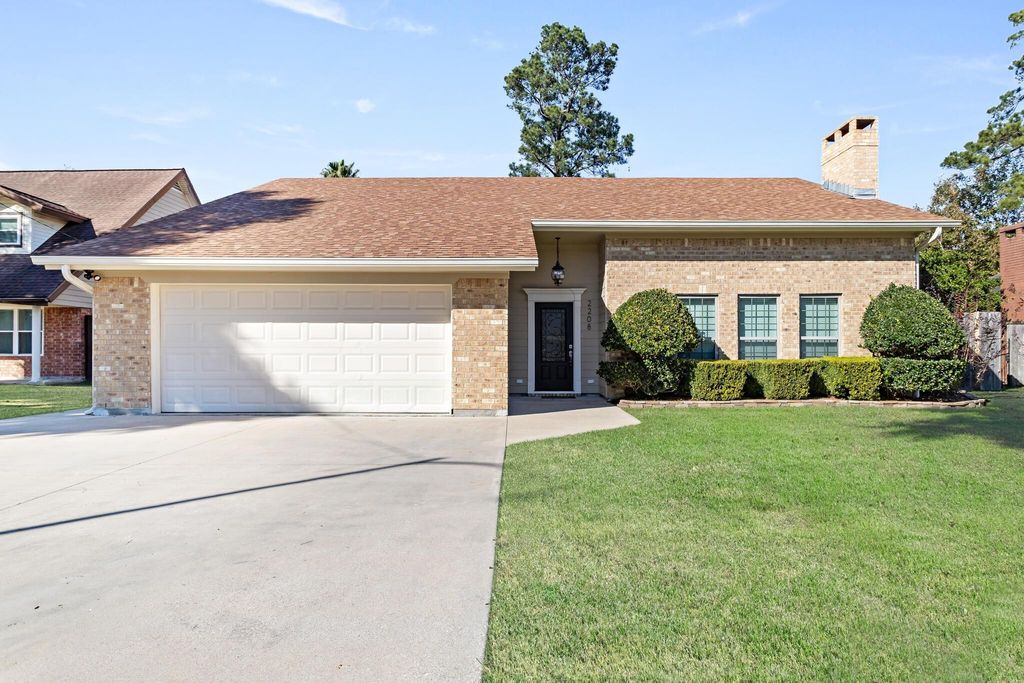 2208 Spring Oak Lane, Orange, TX 77632