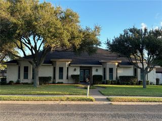 425 Seco Dr, Portland, TX 78374