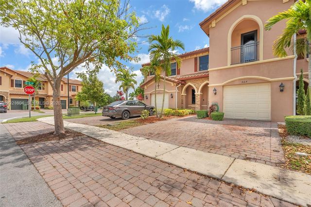 207 SE 37th Pl, Homestead, FL 33033