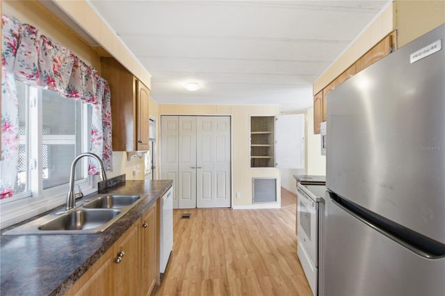 808 53RD AVENUE E 246, Bradenton, FL 34203