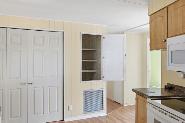 808 53RD AVENUE E 246, Bradenton, FL 34203