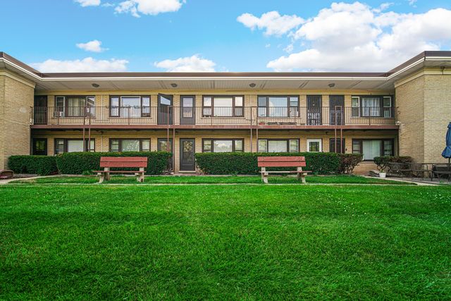 14 King Arthur Court 13, Northlake, IL 60164