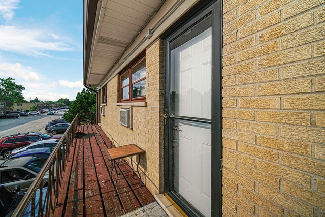 14 King Arthur Court 13, Northlake, IL 60164