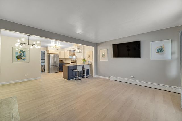 14 King Arthur Court 13, Northlake, IL 60164