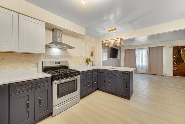 14 King Arthur Court 13, Northlake, IL 60164