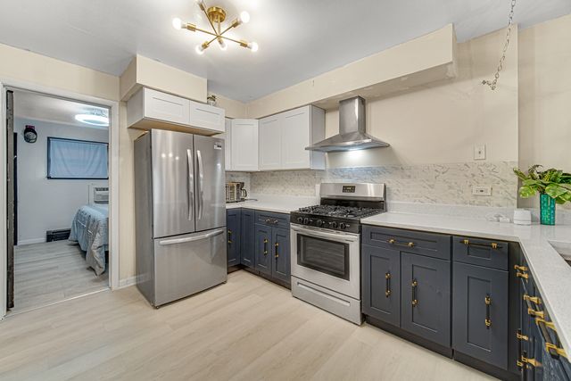14 King Arthur Court 13, Northlake, IL 60164