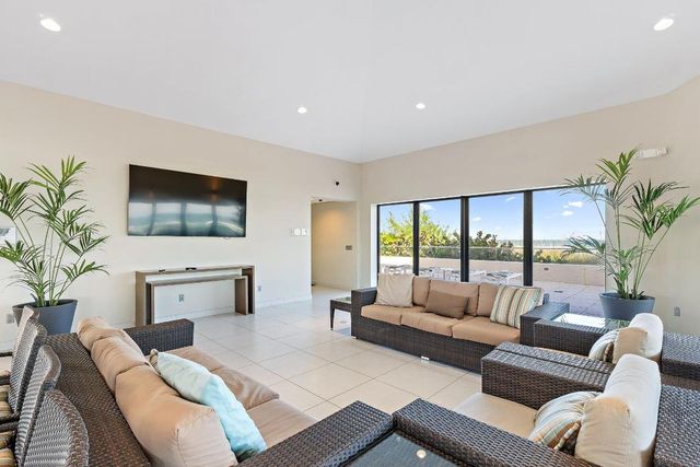 5510 N Ocean Drive 19c, Singer Island, FL 33404