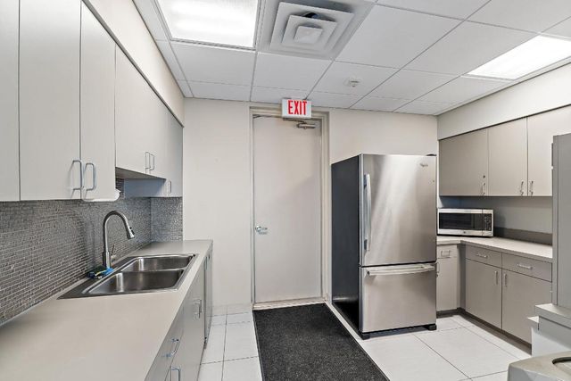 5510 N Ocean Drive 19c, Singer Island, FL 33404