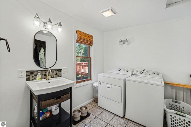 7818 N Luce Road, Alma, MI 48801