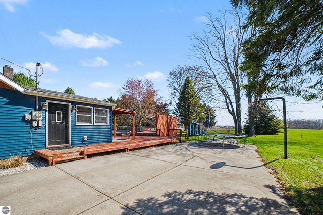 7818 N Luce Road, Alma, MI 48801
