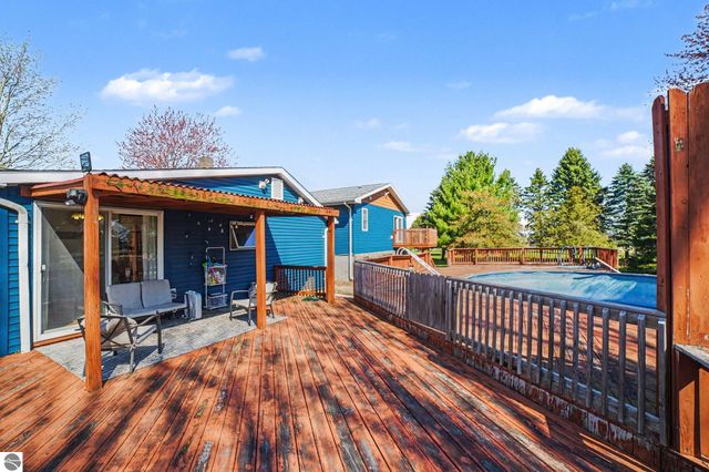 7818 N Luce Road, Alma, MI 48801