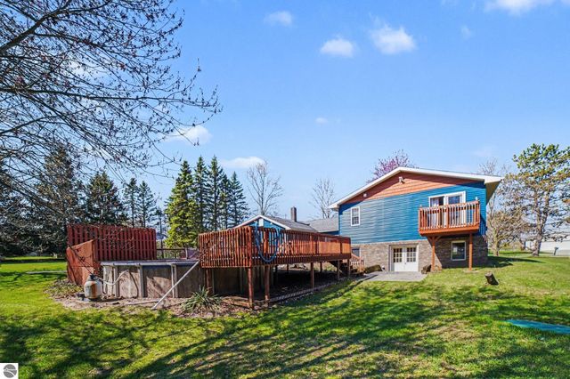 7818 N Luce Road, Alma, MI 48801