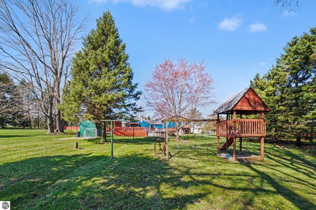7818 N Luce Road, Alma, MI 48801