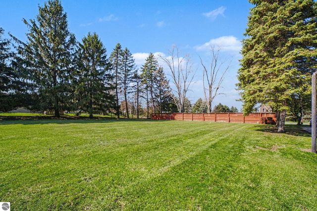 7818 N Luce Road, Alma, MI 48801