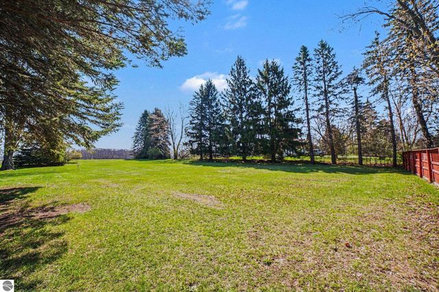 7818 N Luce Road, Alma, MI 48801