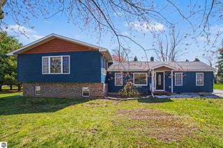 7818 N Luce Road, Alma, MI 48801