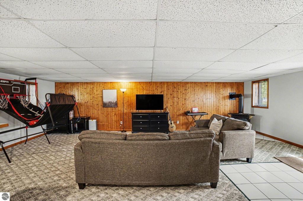 Image 21 of property listing at 7818 N Luce Road, Alma, MI 48801