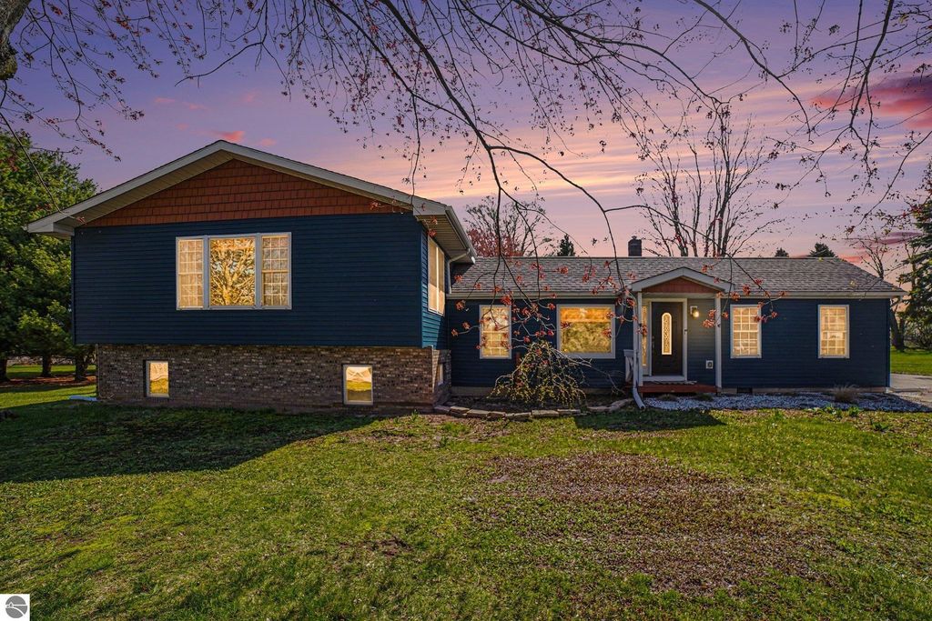 Image 26 of property listing at 7818 N Luce Road, Alma, MI 48801