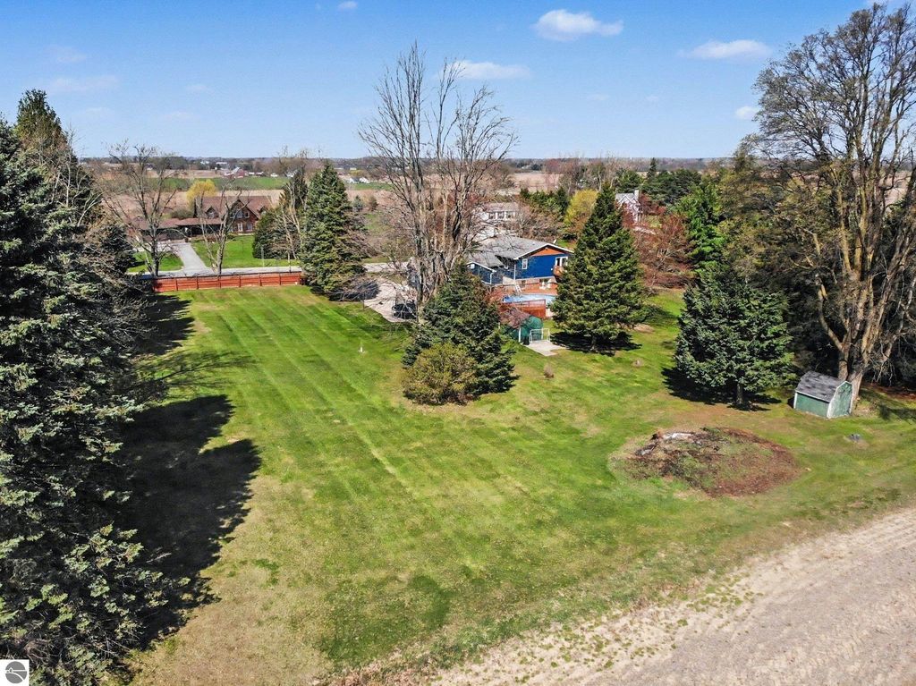 Image 37 of property listing at 7818 N Luce Road, Alma, MI 48801