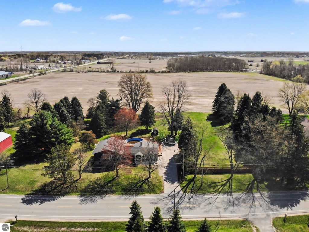 Image 38 of property listing at 7818 N Luce Road, Alma, MI 48801