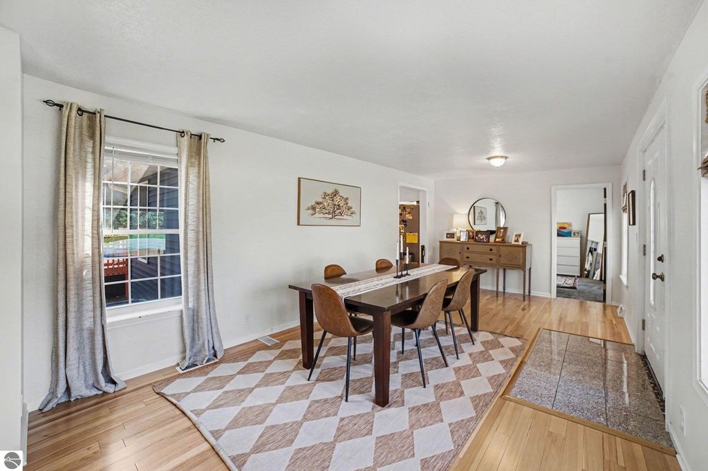 Image 4 of property listing at 7818 N Luce Road, Alma, MI 48801