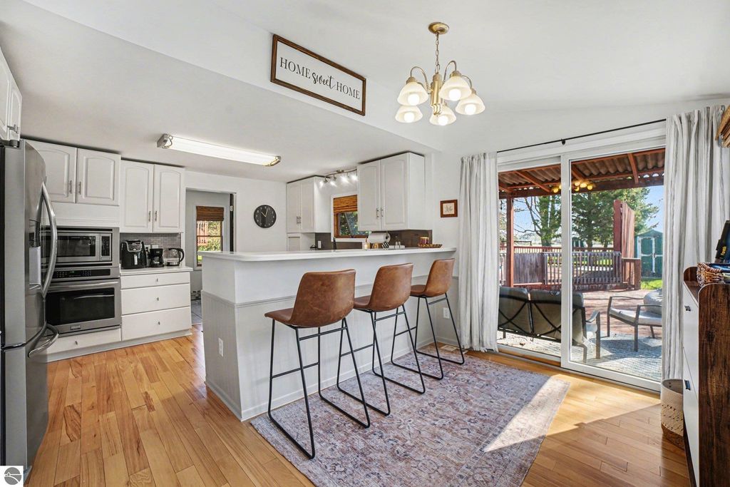 Image 5 of property listing at 7818 N Luce Road, Alma, MI 48801