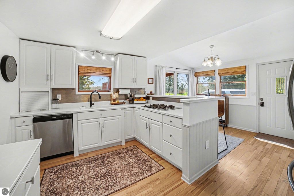 Image 7 of property listing at 7818 N Luce Road, Alma, MI 48801