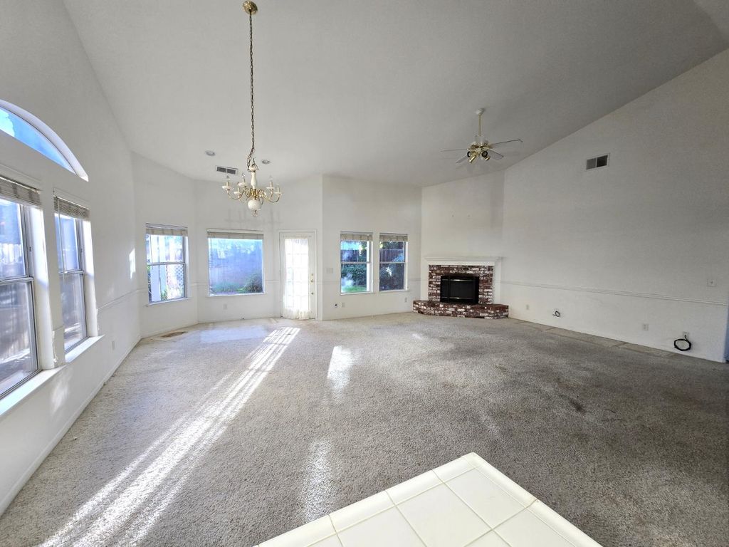 Image 12 of property listing at 10168 N Price Avenue, Fresno, CA 93730