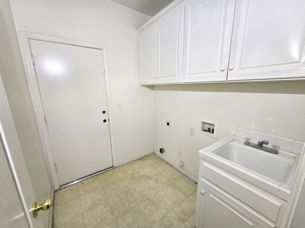 Image 13 of property listing at 10168 N Price Avenue, Fresno, CA 93730