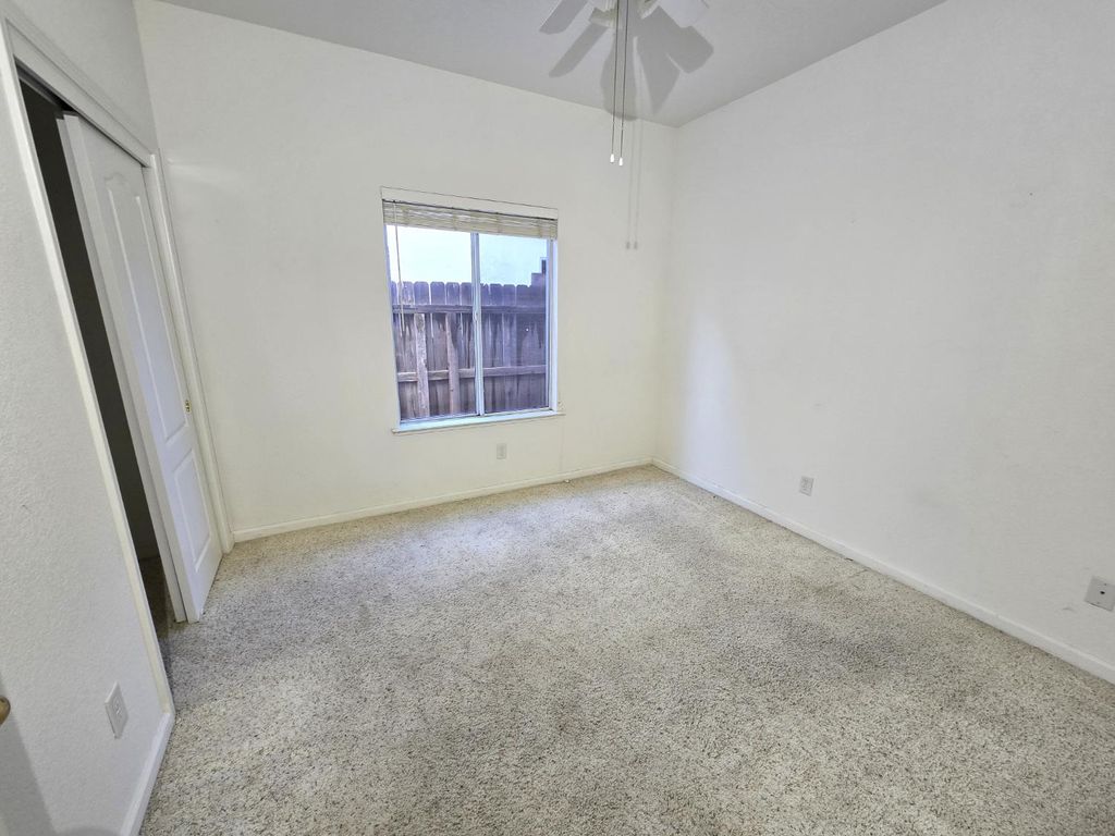 Image 14 of property listing at 10168 N Price Avenue, Fresno, CA 93730