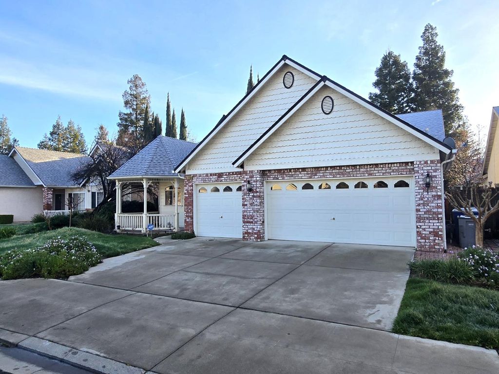 Image 2 of property listing at 10168 N Price Avenue, Fresno, CA 93730