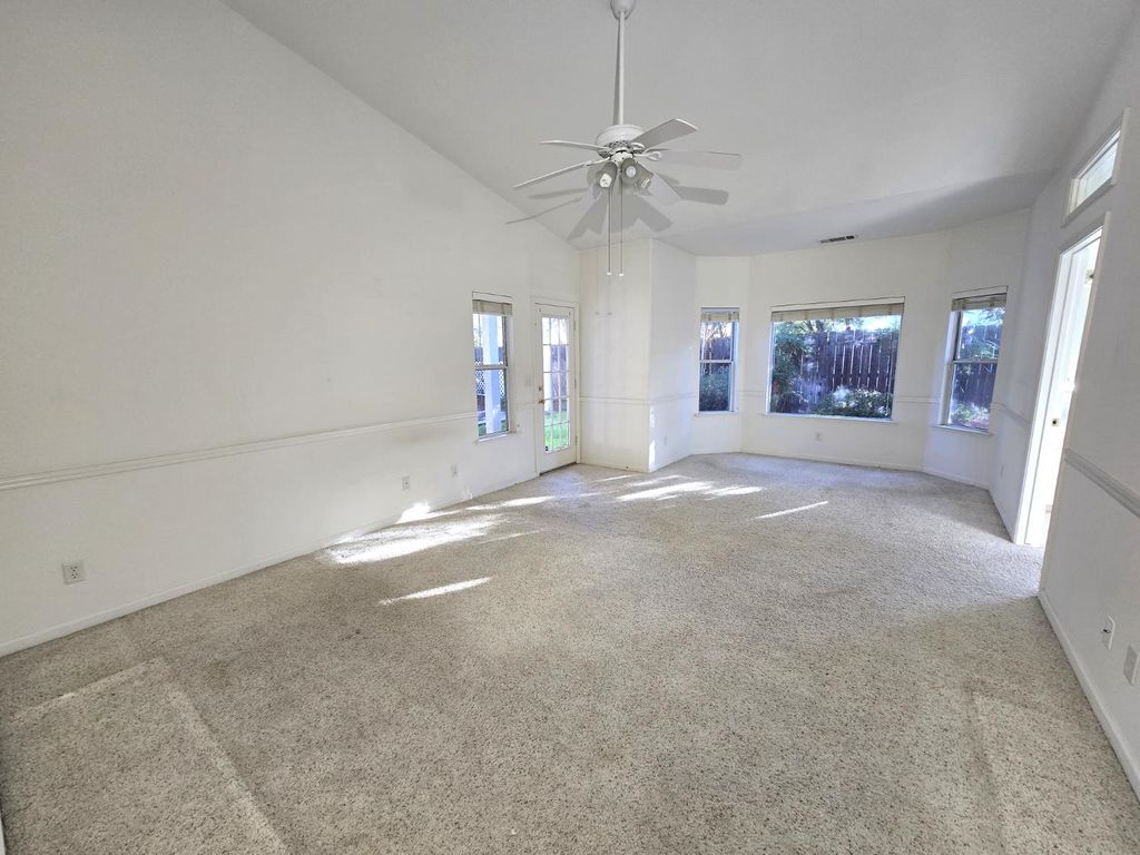 Image 20 of property listing at 10168 N Price Avenue, Fresno, CA 93730