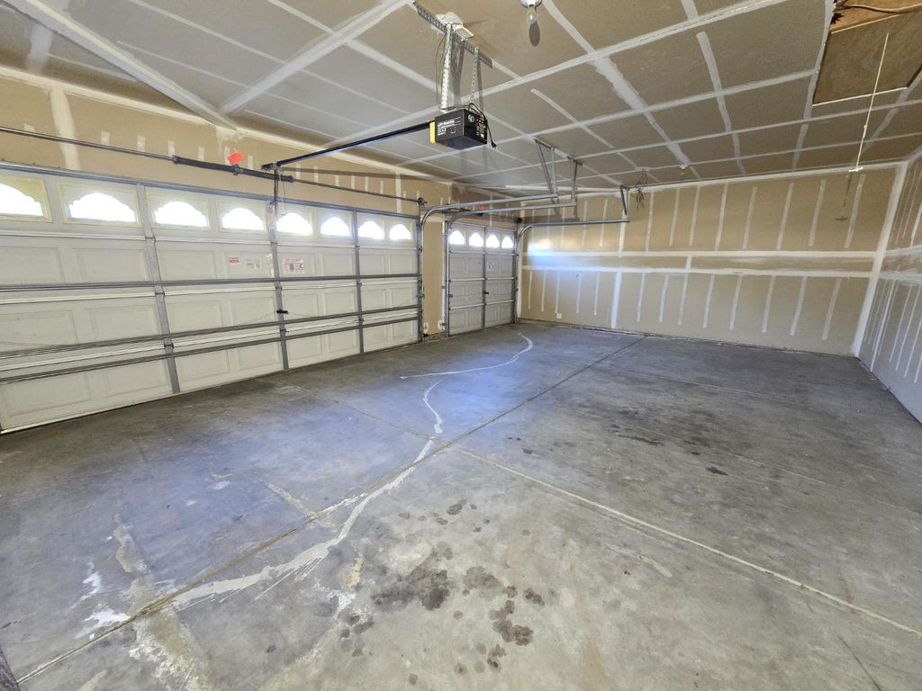 Image 26 of property listing at 10168 N Price Avenue, Fresno, CA 93730