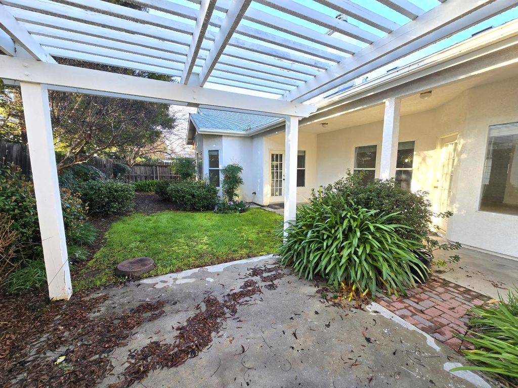 Image 28 of property listing at 10168 N Price Avenue, Fresno, CA 93730