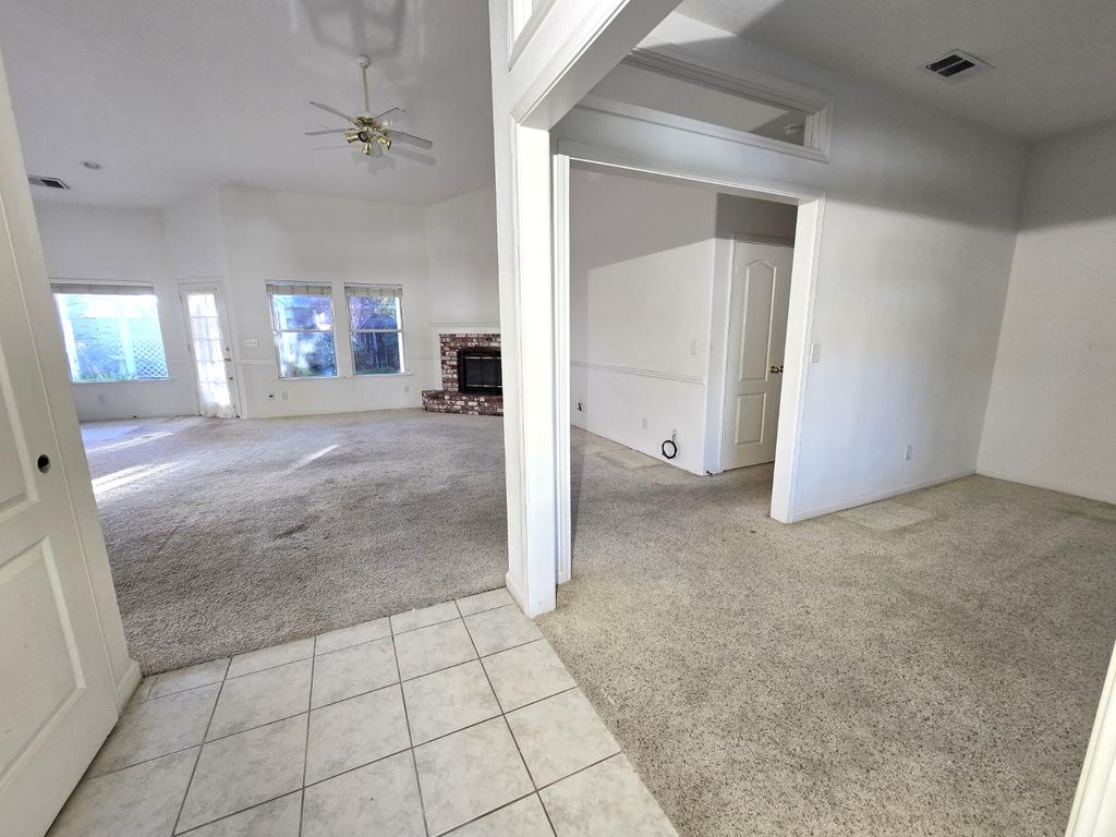 Image 4 of property listing at 10168 N Price Avenue, Fresno, CA 93730