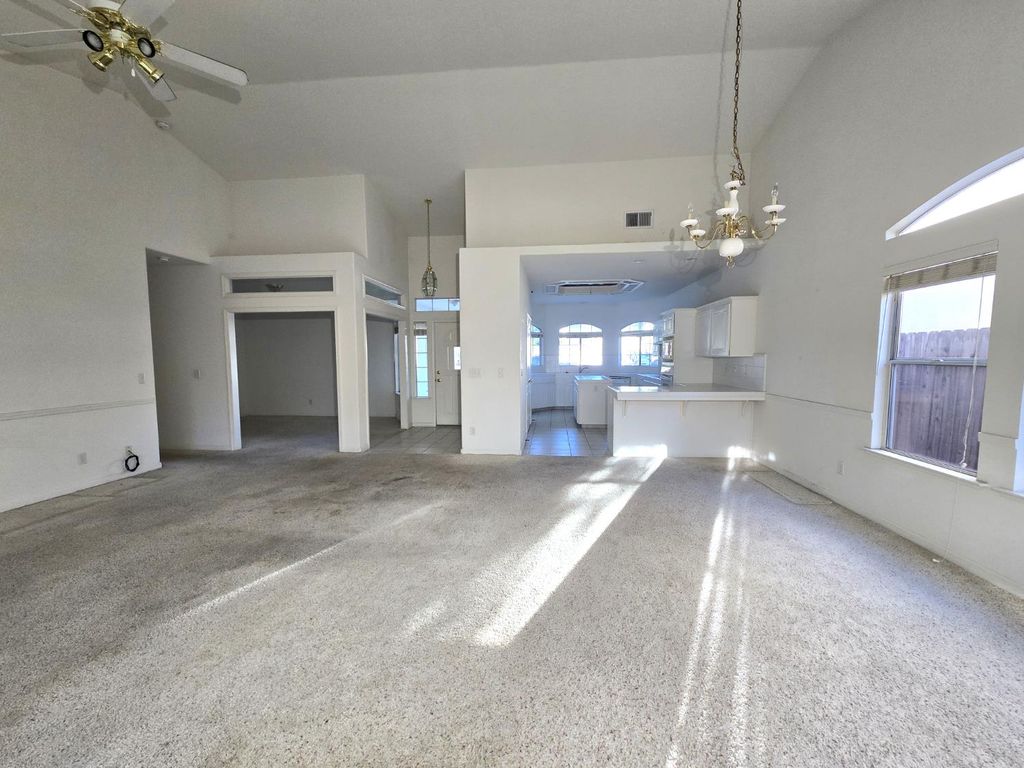 Image 7 of property listing at 10168 N Price Avenue, Fresno, CA 93730