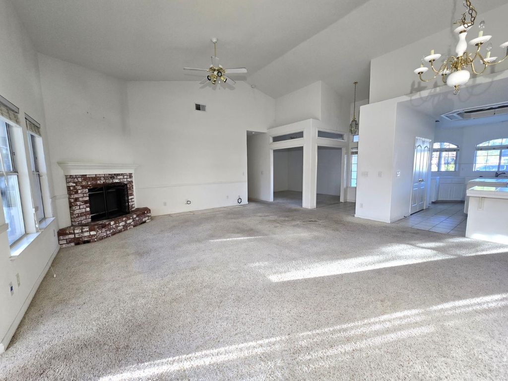 Image 8 of property listing at 10168 N Price Avenue, Fresno, CA 93730